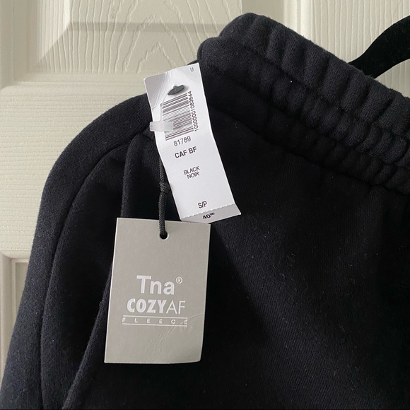Aritzia Pants - Artizia TNA - CozyAF 5” Fleece Shorts - Black